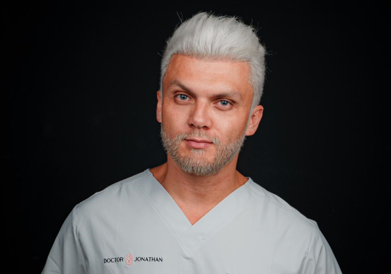 <strong>Meet Dr. Jonathan: The Colombian General Dentist and Oral Surgeon Who is Known as a “Smile Designer”</strong>