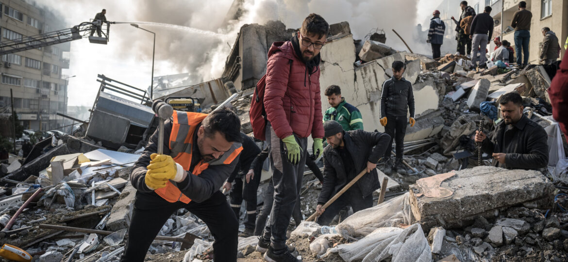 There are already more than 5,200 dead by the earthquake in Syria and Turkey
