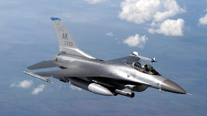 US Evaluates Ukrainian Pilots for Possible F-16 Training