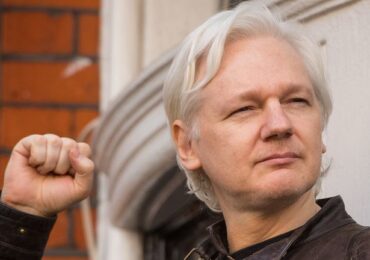 Julian Assange's extradition to US delayed as he waits to find out whether he can appeal