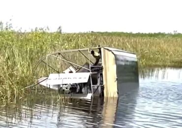 Florida Everglades boat tour overturns in alligator-infested waters