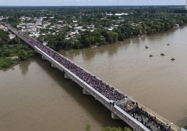 The Government closes the international bridge between Mexico and the United States, due to a protest.