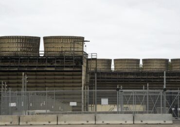 The Minnesota nuclear power plant is closed to repair a water leak with radioactive compound