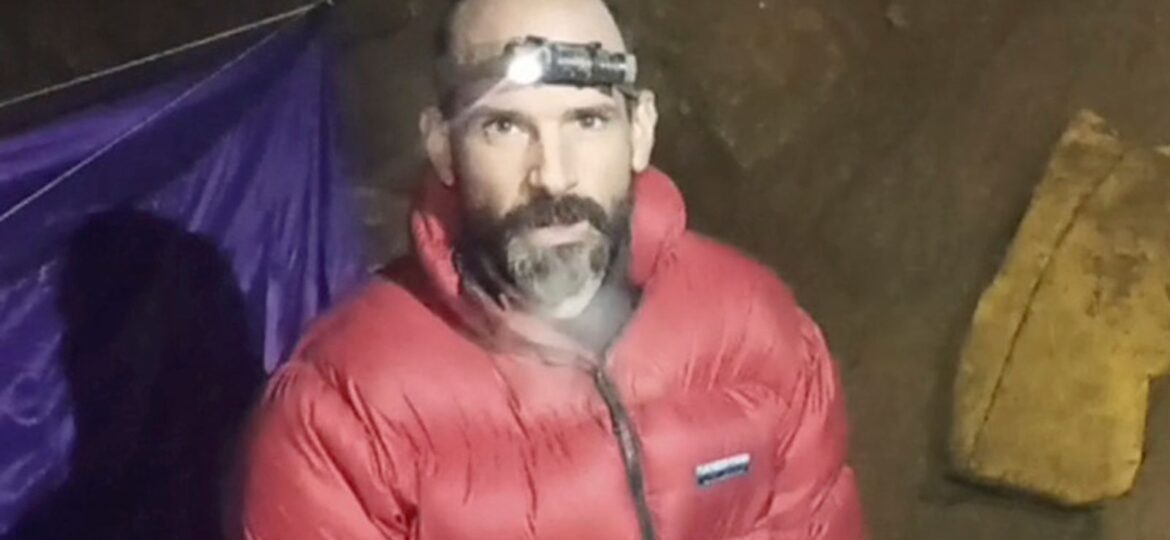 Mark Dickey: Rescue set to begin for caver trapped 1,000m underground